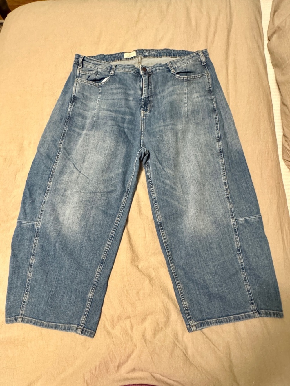 Pilcro Cropped Ankle Jeans in Light Wash Blue